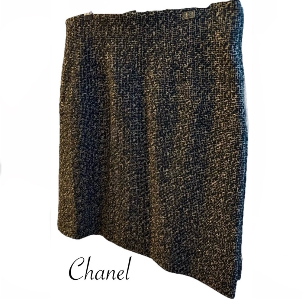 CHANEL Elegant Black, Brown and Cream Tweed Skirt. Size EUR 42 (US 8)